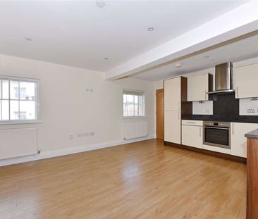 Centrally located one bedroom top floor apartment. One allocated pa... - Photo 1