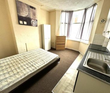 1 bedroom in a house share to rent - Photo 1