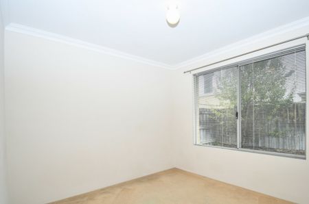 Spacious 4x2 Family Home - Prime Location! - Photo 3