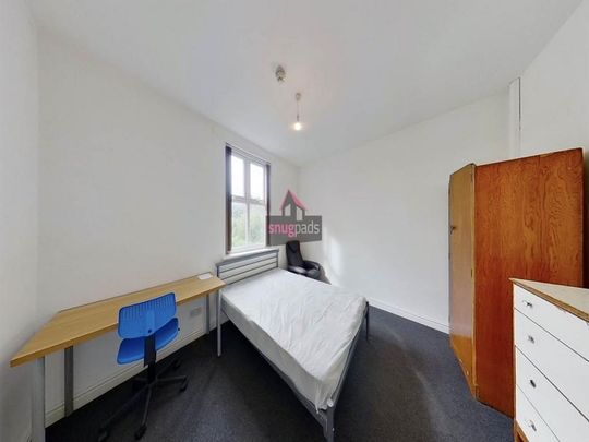 8 bedroom house to rent - Photo 1