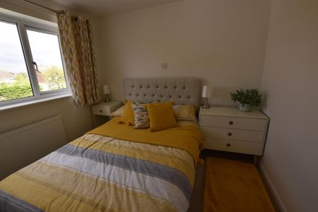 4 bedroom semi-detached house to rent - Photo 4