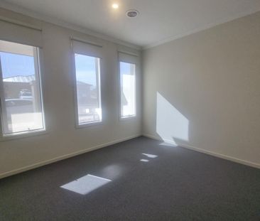 **Modern Comfort in Truganina: Stylish 4-Bedroom Family Home** - Photo 3