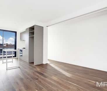 Designer North Facing One Bedroom Apartment - Photo 4