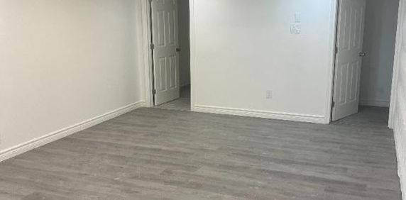 Luxueux 3 ½ Neuf à Louer – Anjou – Avec Stationnement Privé - Photo 2