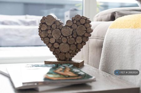 2 bedroom penthouse to rent - Photo 3