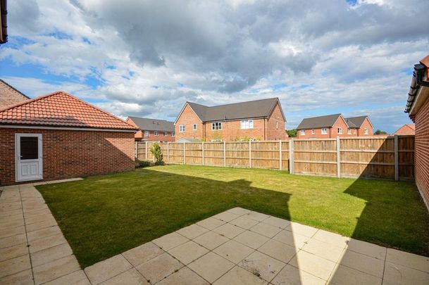 4 bedroom detached house to rent - Photo 1