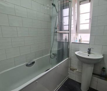 5 bedroom flat to rent - Photo 2