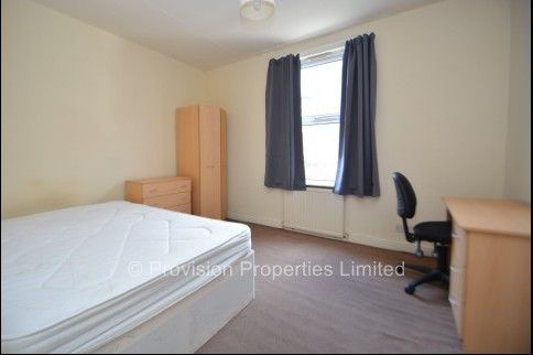 4 Bedroom Student Properties - Photo 1