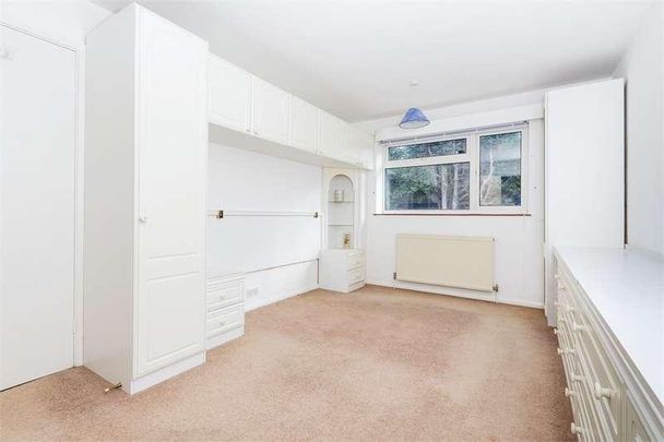 Bathurst Close, Richings, SL0 - Photo 1