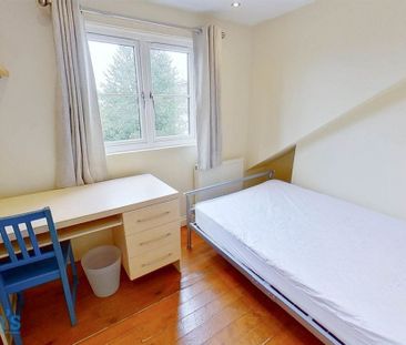 5 bed Mid Terraced House for Rent - Photo 2