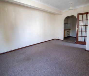 One Bedroom flat with off road parking. - Photo 5
