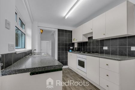 2 bedroom end of terrace house to rent - Photo 3