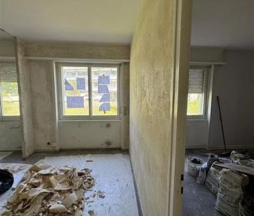 Appartement de 2.5 pcs entièrement rénové au 1er étage - Foto 2