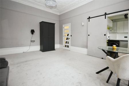 Studio to rent - Photo 3