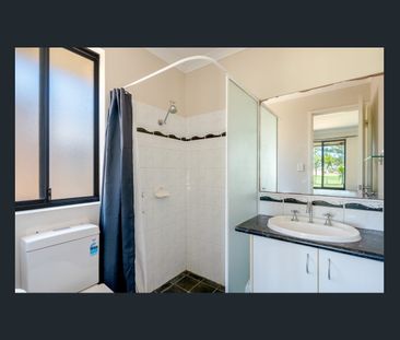 Spacious Four-Bedroom Family Home in Prime Secret Harbour Location - Photo 6