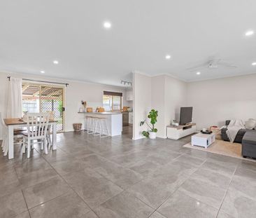 Well maintained low-set home positioned in popular position! - Photo 2