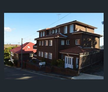 One Bedroom Apartment Located Walking Distance from UNSW - Photo 5