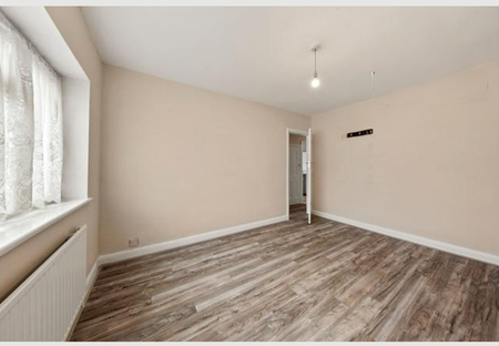 3 bedroom flat to rent - Photo 5