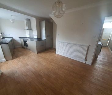 3 bedroom terraced house to rent - Photo 6