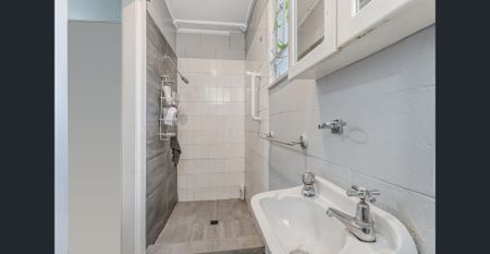 ELECTRICITY, WATER, WIFI INCLUDED - UNIT BY THE BAY IN CLONTARF - Photo 4