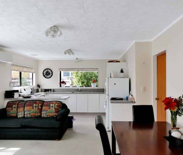 Sunny 2 Bedroom in Naenae - Photo 2