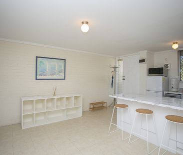 Top floor hideaway! - Photo 1