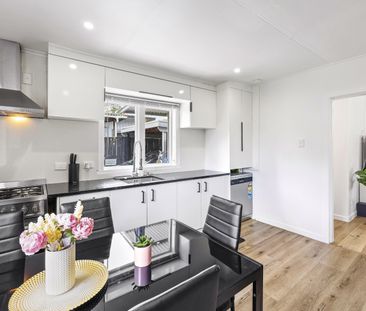 Neat & Tidy Three-Bedroom Home – Easy Low Maintenance Living - Photo 6