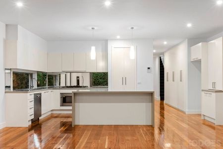 Please contact Molly Rogerson to arrange an inspection; SandringhamPM2@hodges.com.au - Photo 4