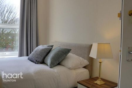 1 bedroom in a house share to rent - Photo 2