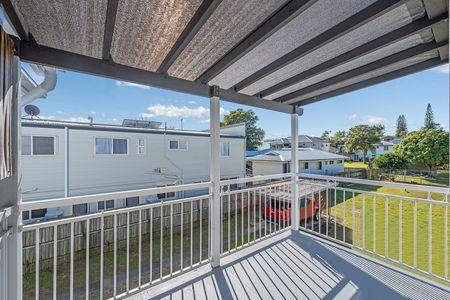 Spacious Two-Bedroom Plus Study in a Prime Location - Photo 3