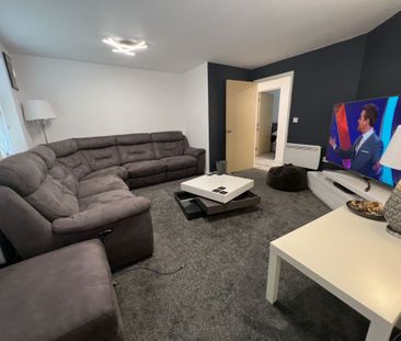 2 Bedroom Flat - Photo 1