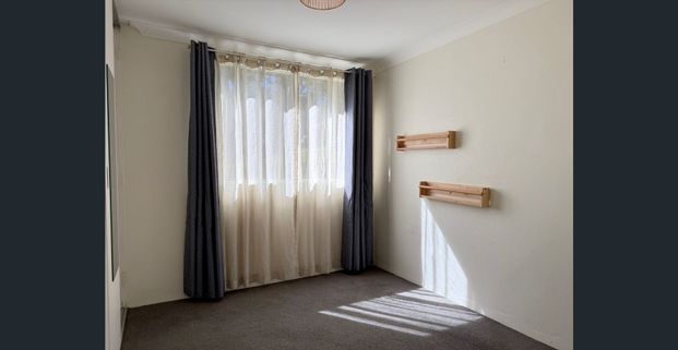 GROUND FLOOR UNIT IN PRIME LOCATION! - Photo 1