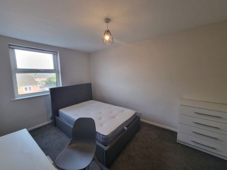 4 Bed Student Accommodation - Photo 4