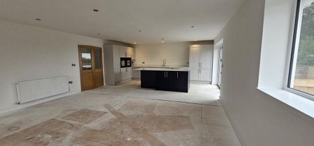 4 bedroom detached house to rent - Photo 2