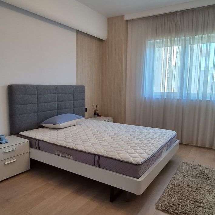 Inchiriez apartament 3 cam, ultracentral, Pitesti, bloc nou, cu garaj - Fotografie 1