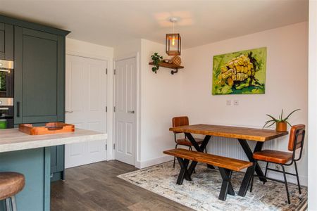 3 bed House - Detached To Let - Photo 3