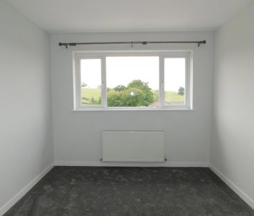 3 bedroom detached bungalow to let - Photo 5