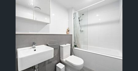 Contemporary Comfort Moments from Town Centre & Metro! - Photo 4