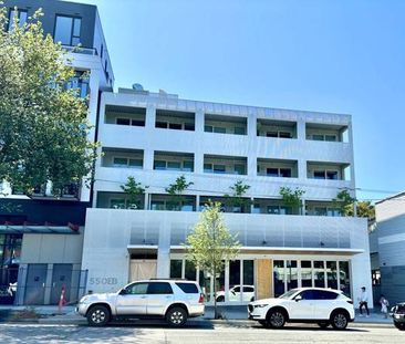 Large sustainable studio with balcony in newer building - Photo 1