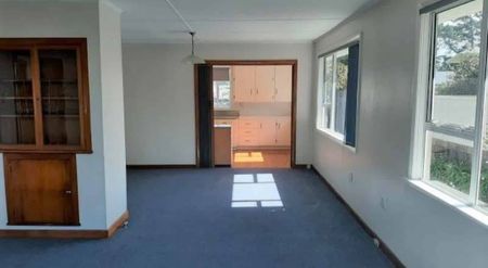 Charming 3-Bedroom Home with Fully Fenced Courtyard - Photo 2