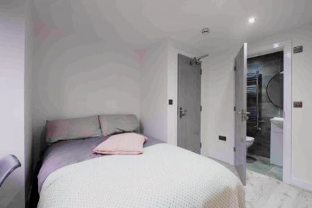 6 Beds 6 Baths - Photo 3
