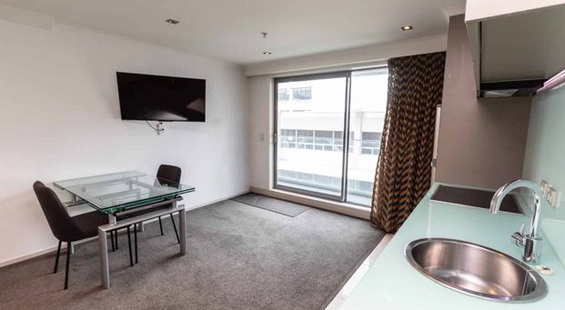 1 bed with city view in Wellington City - Photo 1