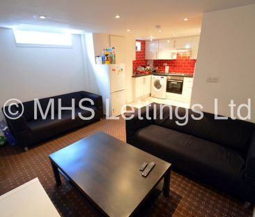 4 Bedroom Mid Terraced House for rent in Pearson Avenue - Photo 2