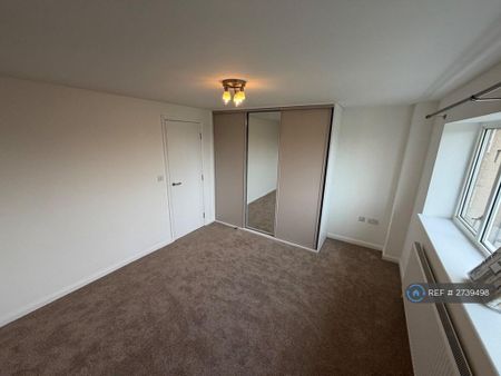 4 bedroom semi-detached house to rent - Photo 3