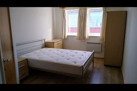2 Bed Flat, Elmira Way, M5 - Photo 4