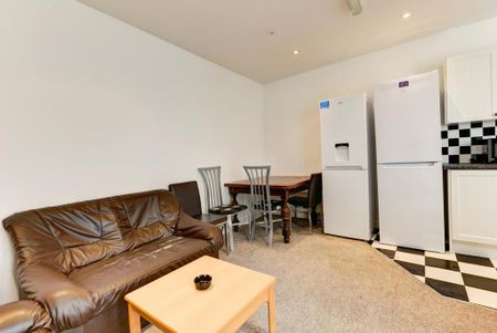 6 bedroom house to rent - Photo 3