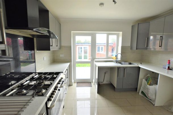 3 bedroom semi-detached house to rent - Photo 1