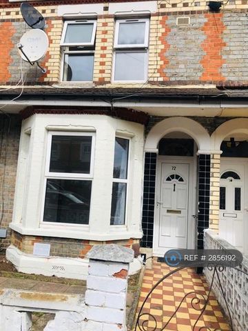 4 bedroom terraced house to rent - Photo 4