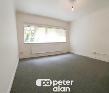 Long Oaks Court, Sketty, SWANSEA - Photo 4