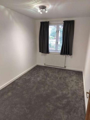 Holden Road, Woodside, N12 - Photo 3